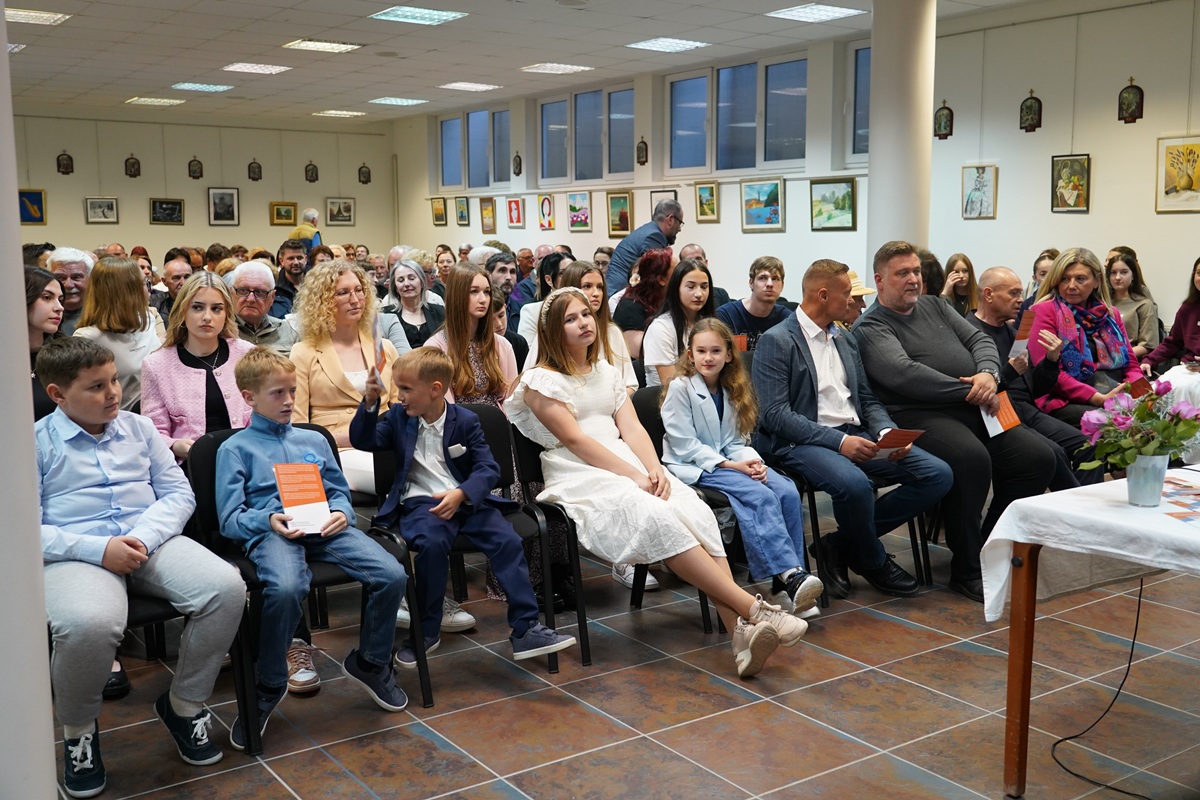 U koprivničkoj Galeriji Stepinac otvorena izložba slika: "Od božanskog dara do likovne kreacije"